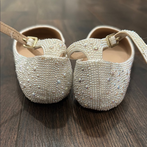 Betsey Johnson Cream Lace Flats for Special Occasions - Picture 3 of 5